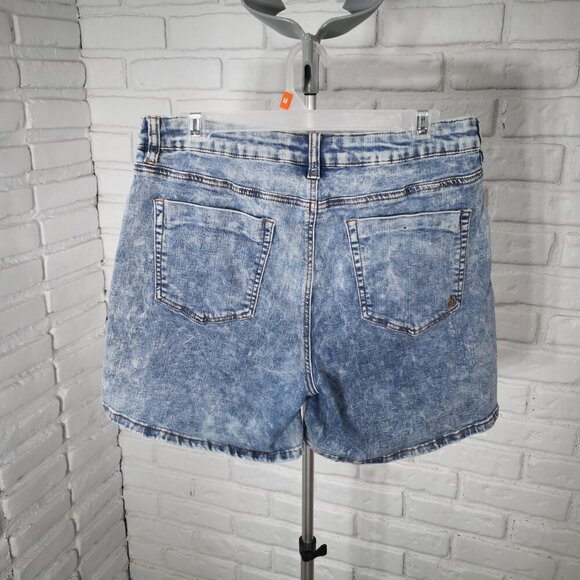 Indigo Rein Ladies Size 15 (Waist 31) Acid Washed Jean Shorts - Picture 2 of 13
